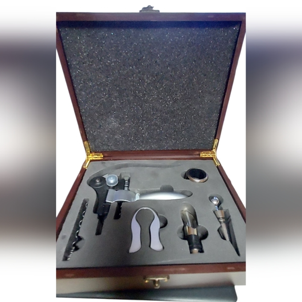 Connoisseur Corkscrew Deluxe Beverage Set Wood Box Bottle Opener Barware Unused